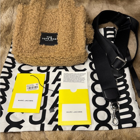 MARC JACOBS The Teddy Crossbody Tote Bag Mini - Picture 2 of 11